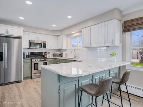 Tiny photo for 657 W Armitage Avenue, Elmhurst, IL 60126 (MLS # 12636568)