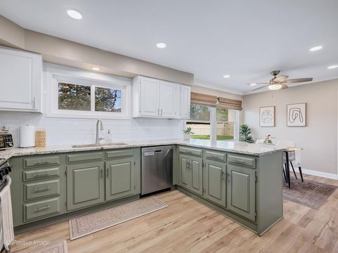 Tiny photo for 657 W Armitage Avenue, Elmhurst, IL 60126 (MLS # 12636568)