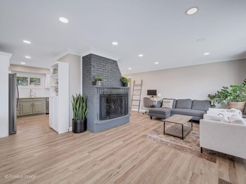 Tiny photo for 657 W Armitage Avenue, Elmhurst, IL 60126 (MLS # 12636568)