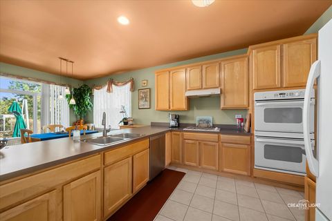 Tiny photo for 577 Cardinal Avenue, Oswego, IL 60543 (MLS # 12600154)