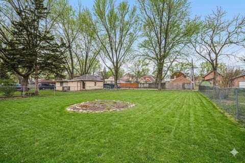 Tiny photo for 819 Pearl Street, Aurora, IL 60505 (MLS # 12596505)