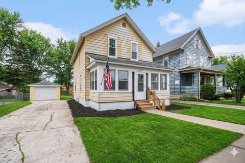 Photo of 819 Pearl Street, Aurora, IL 60505 (MLS # 12596505)