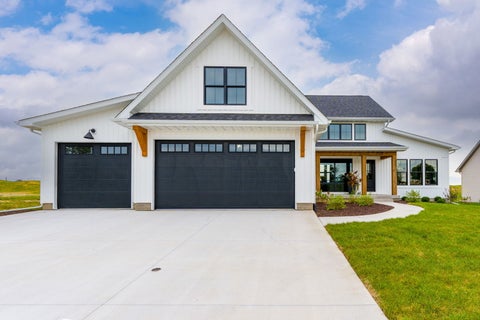 Photo of 7131 Black Oak Drive, Bettendorf, IA 52722 (MLS # 12699786)