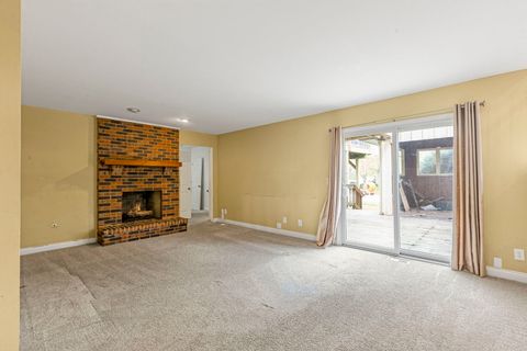 Tiny photo for 6 Cambridge Court, Cary, IL 60013 (MLS # 12634957)