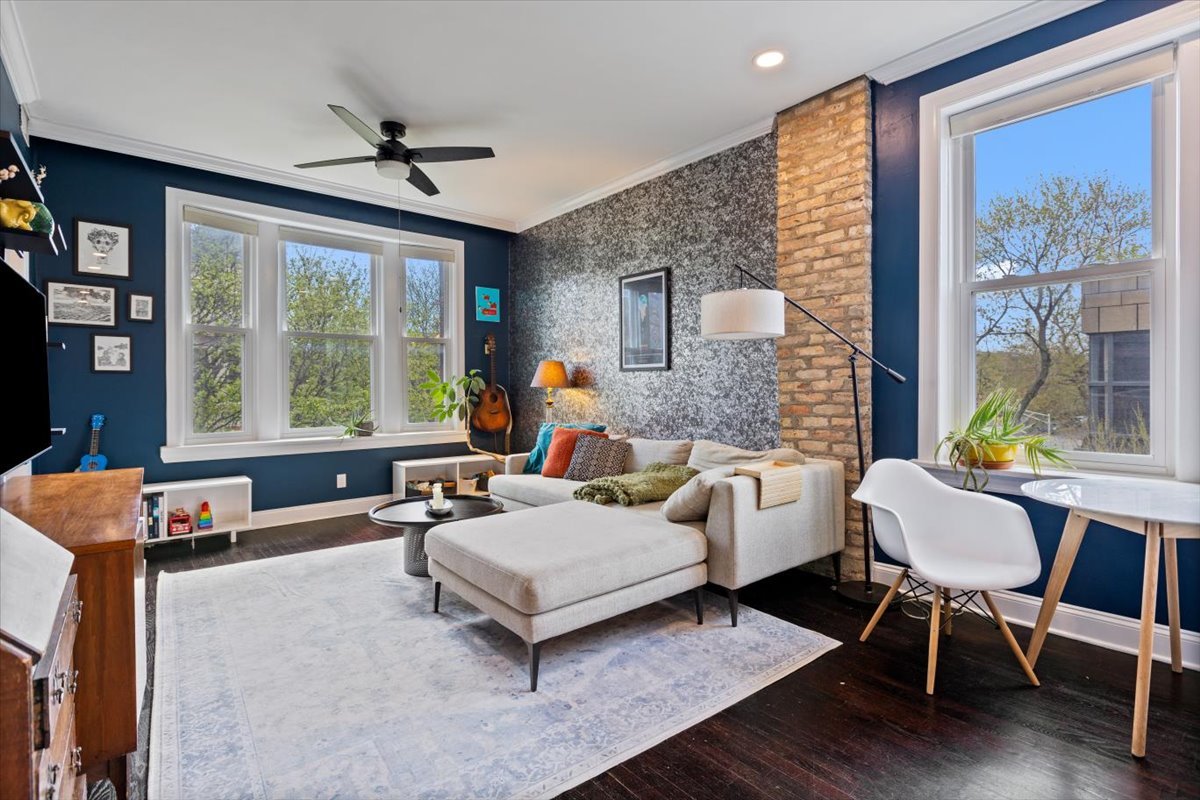 2328 N Oakley Avenue 3E