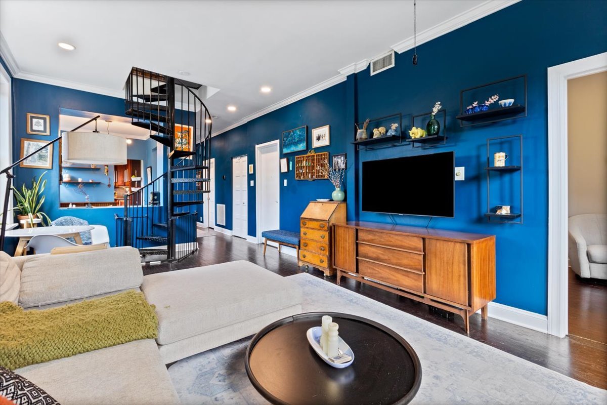 2328 N Oakley Avenue 3E