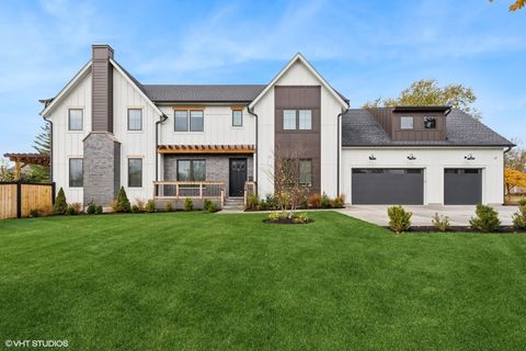 Photo of 2411 Woodlawn Road, Northbrook, IL 60062 (MLS # 12373997)