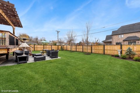 Tiny photo for 2411 Woodlawn Road, Northbrook, IL 60062 (MLS # 12373997)