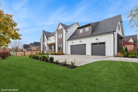 Tiny photo for 2411 Woodlawn Road, Northbrook, IL 60062 (MLS # 12373997)