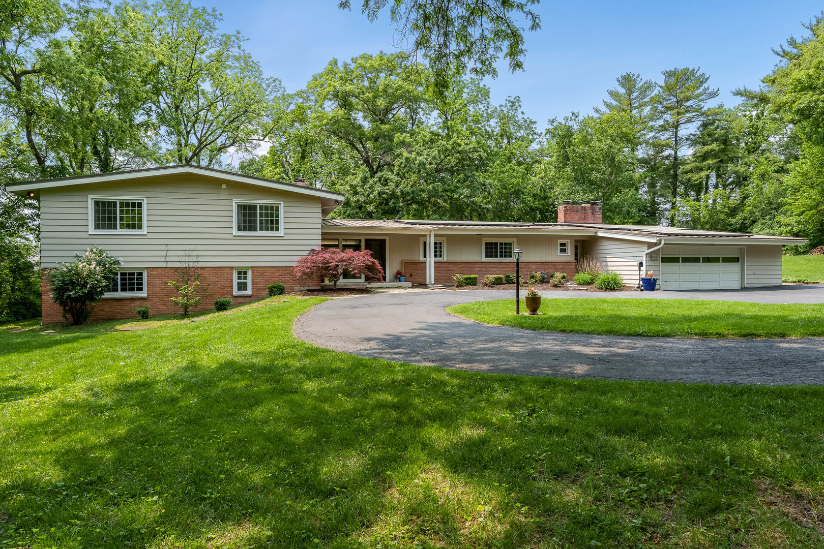 2406 East Lane