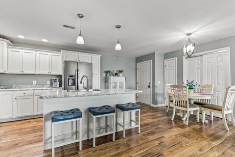 Tiny photo for 220 E Franklin Street #204, Eldridge, IA 52748 (MLS # 12712437)