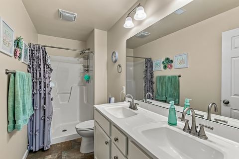 Tiny photo for 220 E Franklin Street #204, Eldridge, IA 52748 (MLS # 12712437)