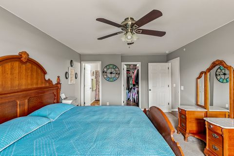 Tiny photo for 220 E Franklin Street #204, Eldridge, IA 52748 (MLS # 12712437)