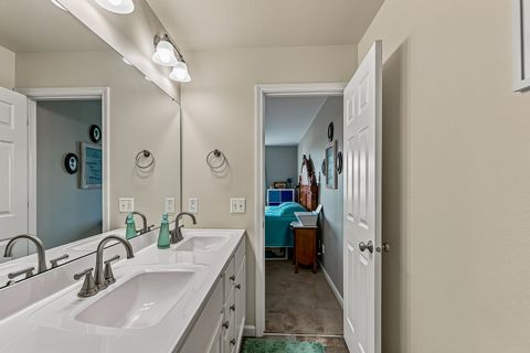 Tiny photo for 220 E Franklin Street #204, Eldridge, IA 52748 (MLS # 12712437)