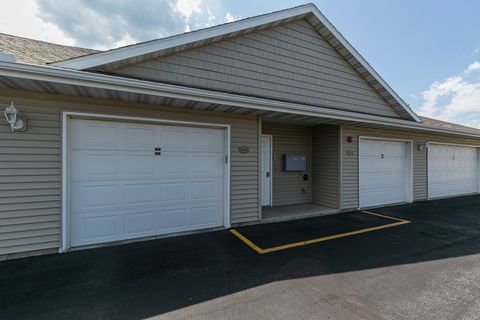 Tiny photo for 220 E Franklin Street #204, Eldridge, IA 52748 (MLS # 12712437)