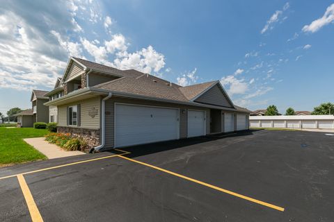 Tiny photo for 220 E Franklin Street #204, Eldridge, IA 52748 (MLS # 12712437)