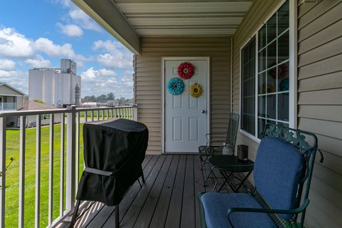 Tiny photo for 220 E Franklin Street #204, Eldridge, IA 52748 (MLS # 12712437)
