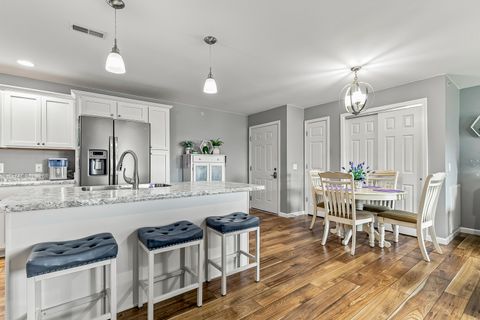 Tiny photo for 220 E Franklin Street #204, Eldridge, IA 52748 (MLS # 12712437)