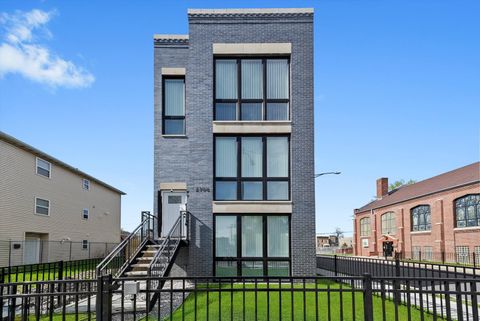 2700 W Jackson Boulevard Chicago IL 60612