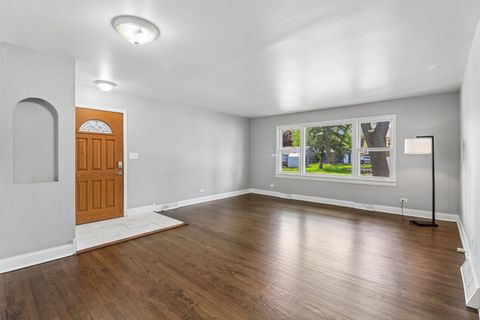 Tiny photo for 207 N Idlewild Avenue, Mundelein, IL 60060 (MLS # 12644437)
