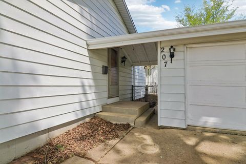 Tiny photo for 207 N Idlewild Avenue, Mundelein, IL 60060 (MLS # 12644437)