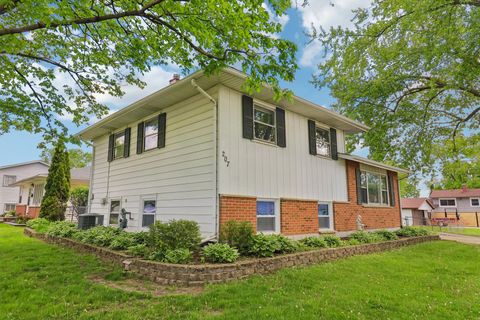 Photo of 207 N Idlewild Avenue, Mundelein, IL 60060 (MLS # 12644437)
