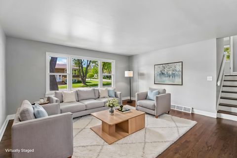 Tiny photo for 207 N Idlewild Avenue, Mundelein, IL 60060 (MLS # 12644437)