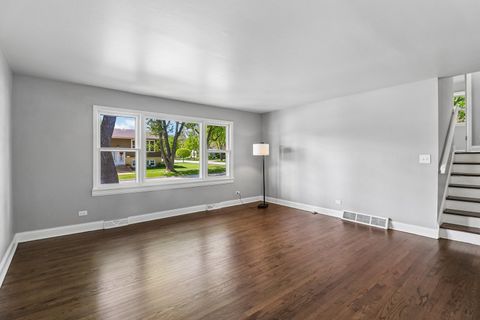 Tiny photo for 207 N Idlewild Avenue, Mundelein, IL 60060 (MLS # 12644437)
