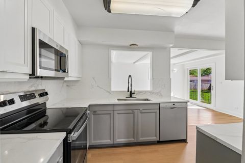Tiny photo for 207 N Idlewild Avenue, Mundelein, IL 60060 (MLS # 12644437)
