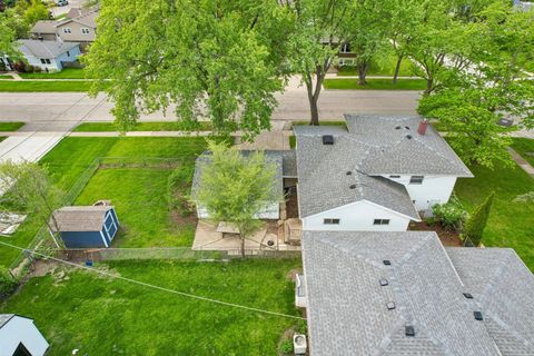Tiny photo for 207 N Idlewild Avenue, Mundelein, IL 60060 (MLS # 12644437)