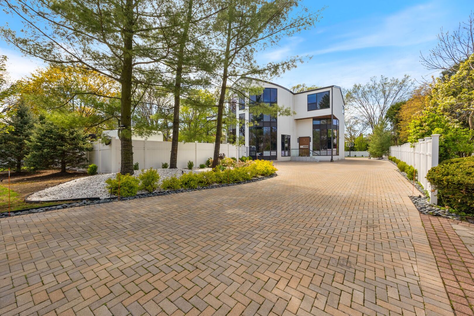 2110 Pfingsten Road