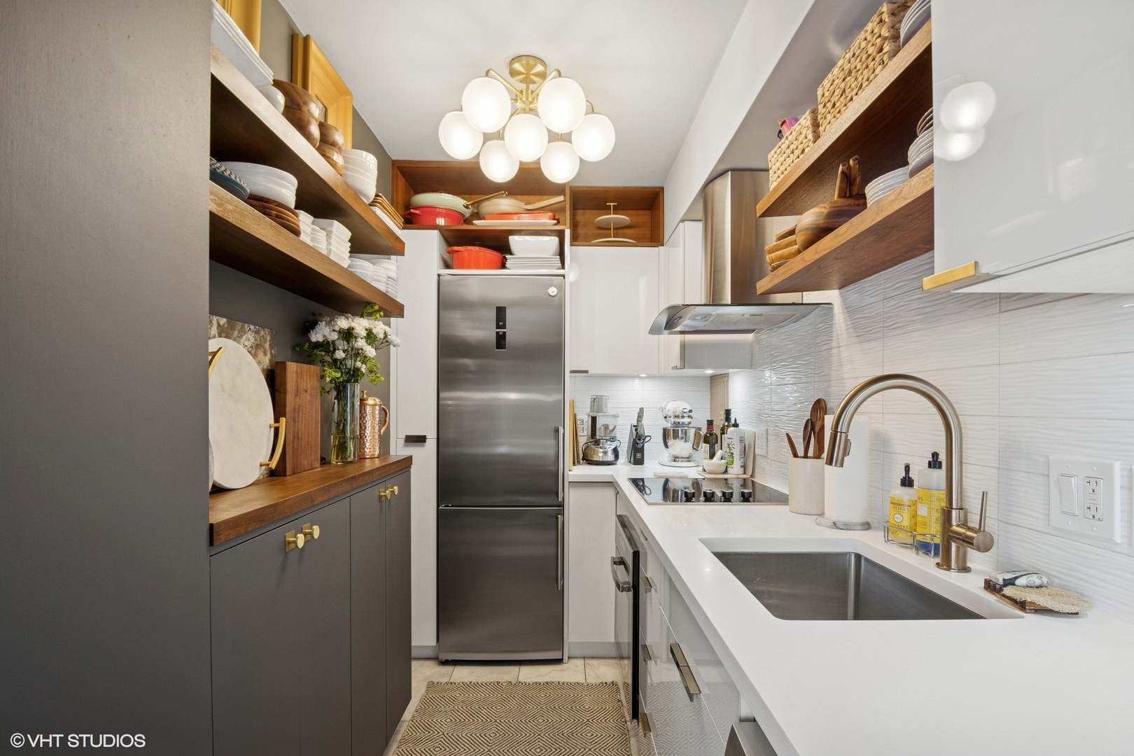 539 W STRATFORD Place 310