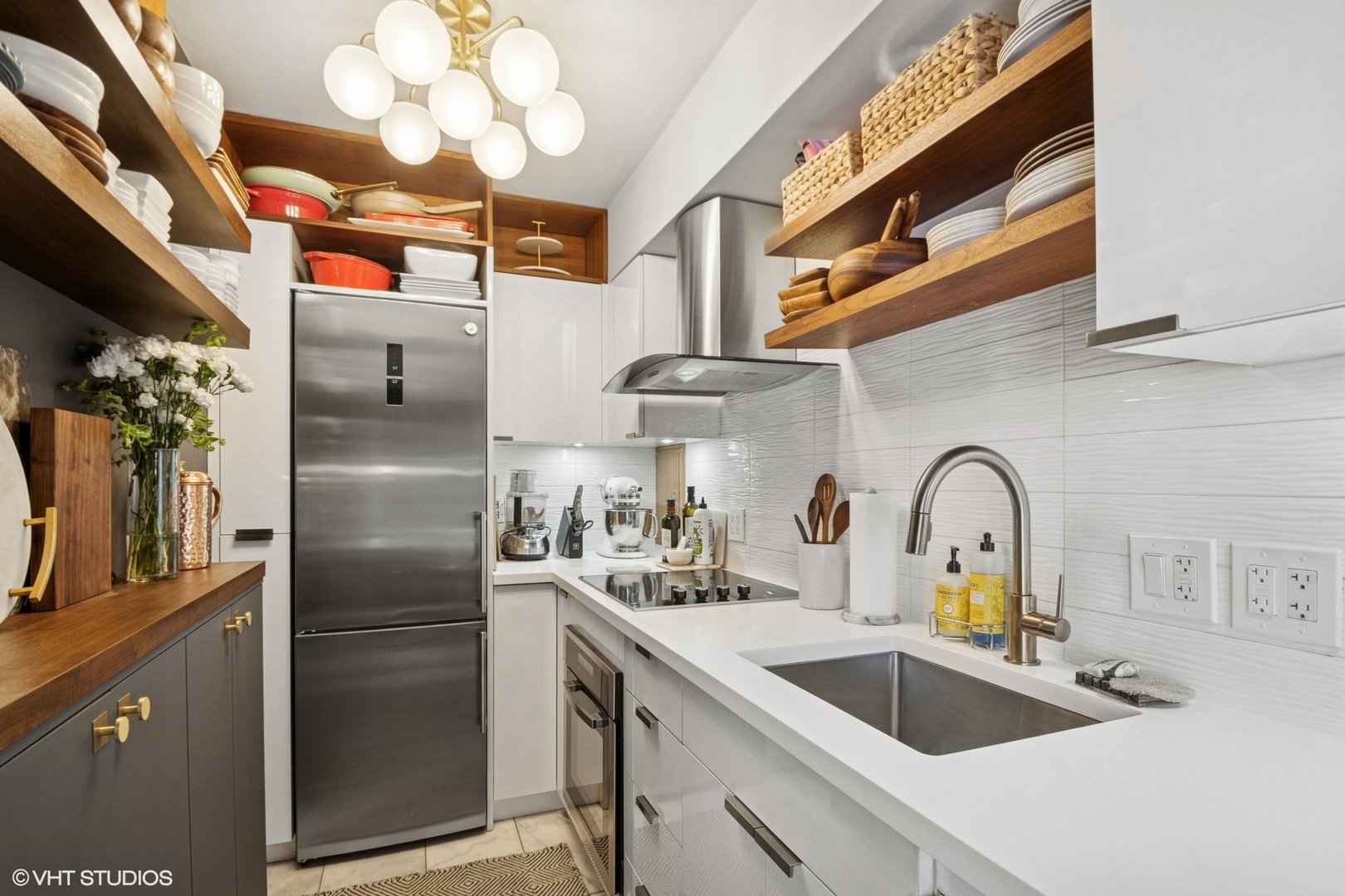 539 W STRATFORD Place 310