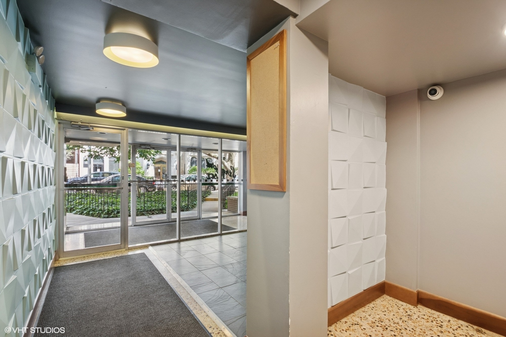 539 W STRATFORD Place 310