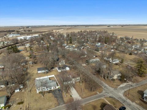 Tiny photo for 301 N 2nd Avenue, Chenoa, IL 61726 (MLS # 12579051)