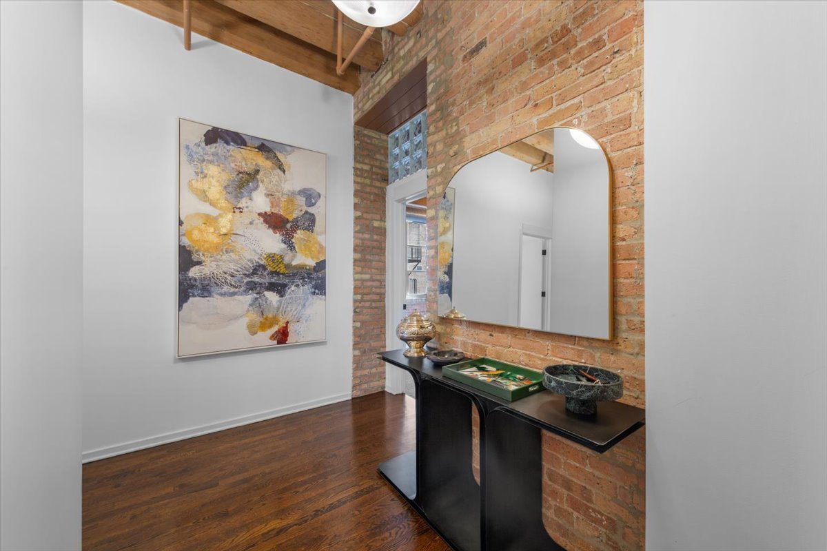 333 S Desplaines Street 301