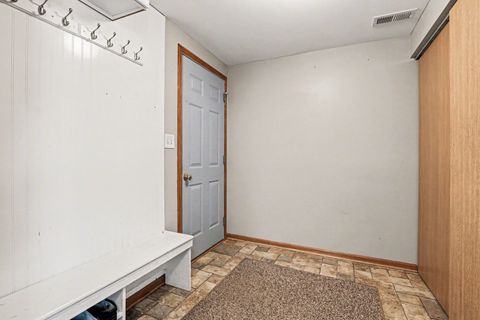 Tiny photo for 2113 Colonial Street, Aurora, IL 60503 (MLS # 12570395)