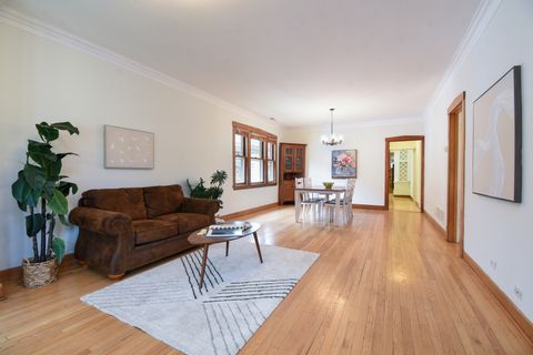 Tiny photo for 1042 S Kenilworth Avenue, Oak Park, IL 60304 (MLS # 12619138)