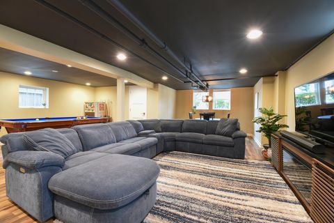 Tiny photo for 1042 S Kenilworth Avenue, Oak Park, IL 60304 (MLS # 12619138)