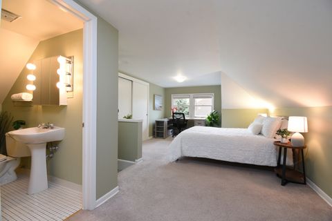 Tiny photo for 1042 S Kenilworth Avenue, Oak Park, IL 60304 (MLS # 12619138)