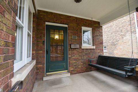 Tiny photo for 1042 S Kenilworth Avenue, Oak Park, IL 60304 (MLS # 12619138)
