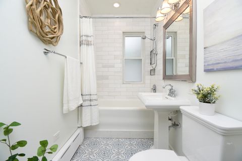 Tiny photo for 1042 S Kenilworth Avenue, Oak Park, IL 60304 (MLS # 12619138)