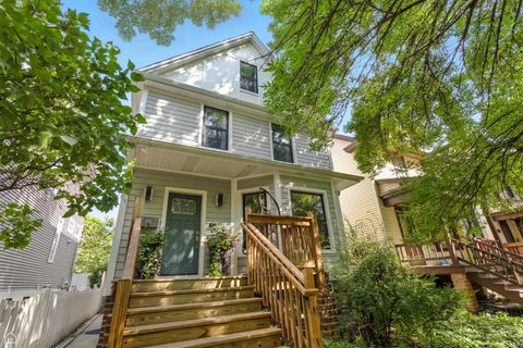4853 N Leavitt Street Chicago IL 60625