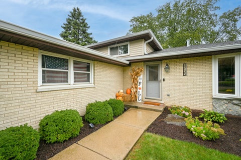 Tiny photo for 9S125 Florence Avenue, Downers Grove, IL 60516 (MLS # 12771537)