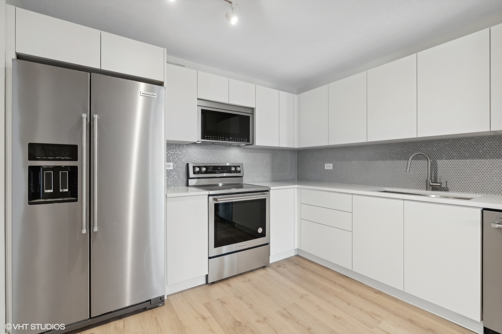 360 E RANDOLPH Street 1807