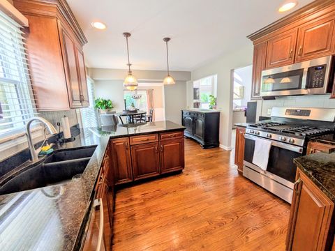 Tiny photo for 905 Thornwood Court, St. Charles, IL 60174 (MLS # 12626116)