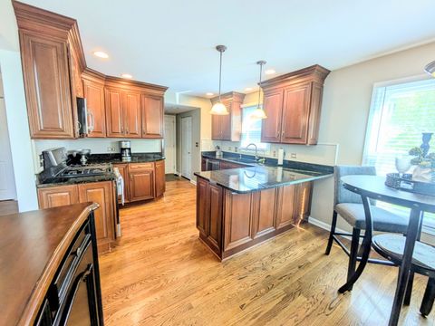 Tiny photo for 905 Thornwood Court, St. Charles, IL 60174 (MLS # 12626116)