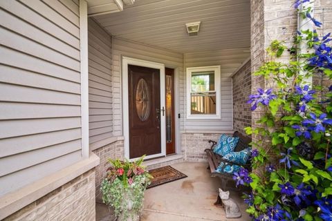 Tiny photo for 905 Thornwood Court, St. Charles, IL 60174 (MLS # 12626116)