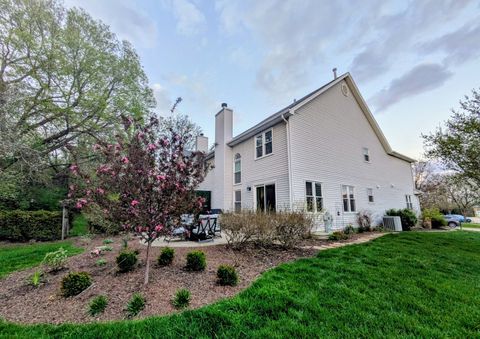 Tiny photo for 905 Thornwood Court, St. Charles, IL 60174 (MLS # 12626116)