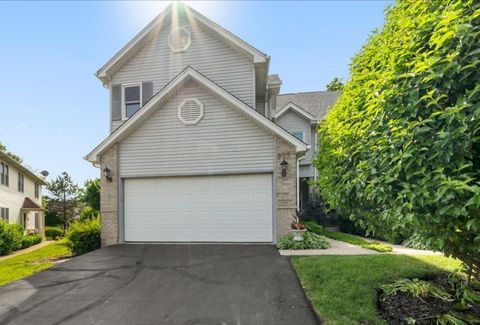 Tiny photo for 905 Thornwood Court, St. Charles, IL 60174 (MLS # 12626116)